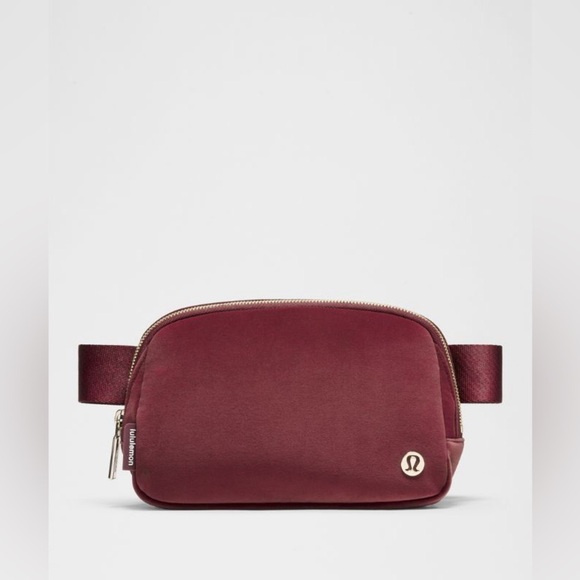 NWOT Lululemon  Everywhere Belt Bag 1L Velour Burgundy - Picture 3 of 10